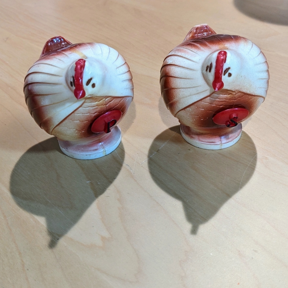 1960 Vintage Salt & Pepper Chickens